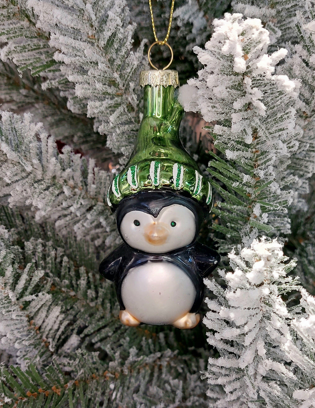 Penguin with Hat Christmas Glass Ornament by Wizardi F07M3-32 HB-SY25361