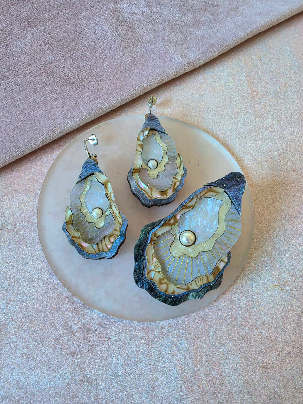 Oyster Shell Pearl Ocean Statement Brooch or Pendant