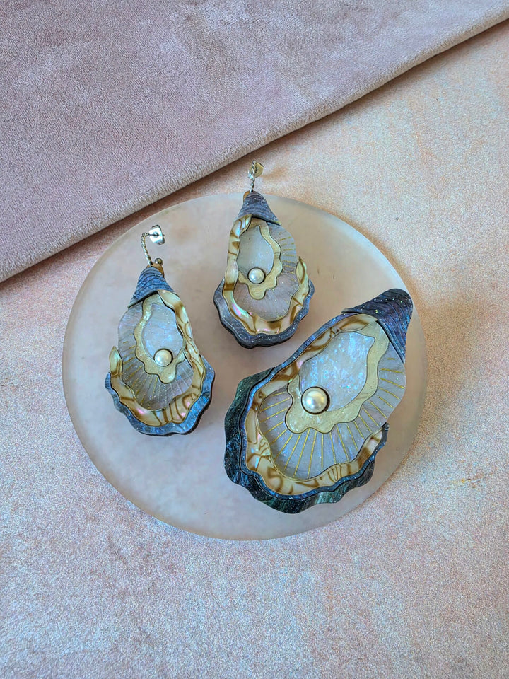 Oyster Shell Pearl Ocean Statement Brooch or Pendant
