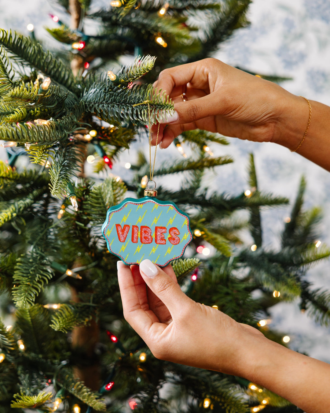 Scallop Ornament - Vibes