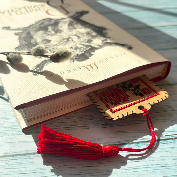 Roses Cardboard Embroidery Bookmark Kit by Wonderland Crafts WLZ-003