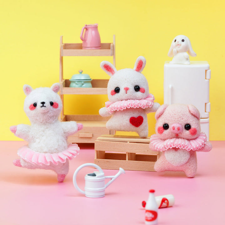 Piggy Needle Felting Kit. Wizardi DIY Wool Craft Kit F07N8-W188