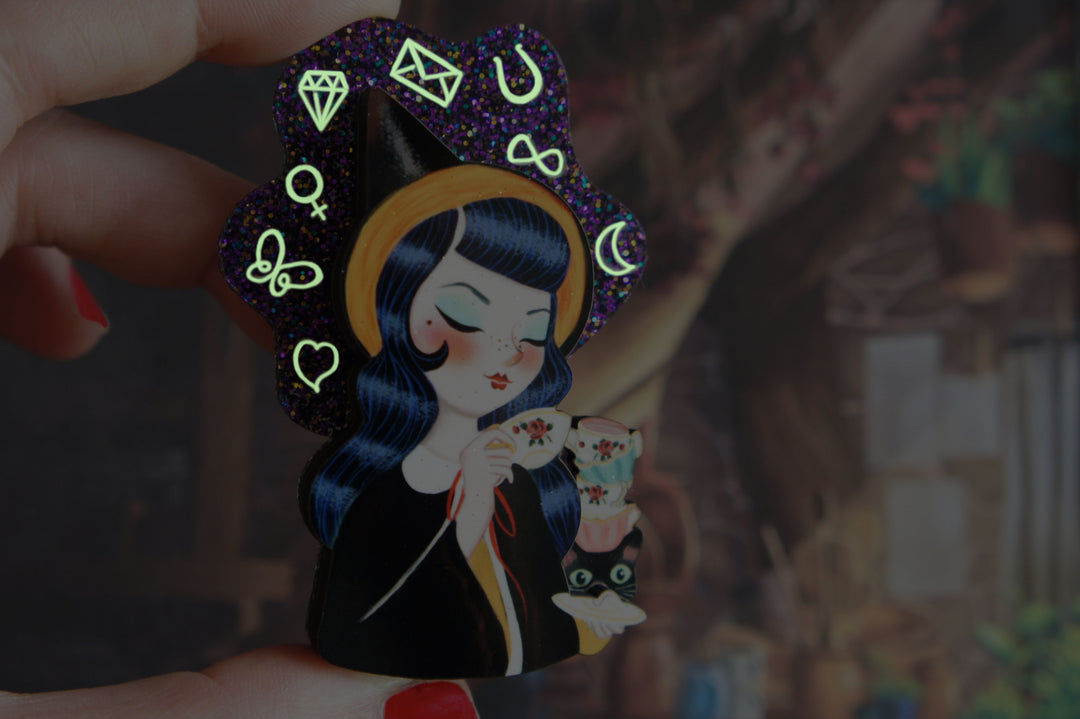 Witch Reading Tasseomancy Brooch by Laliblue