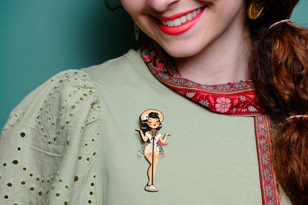 Pin Up Singer w/ Victrola Brooch by Laliblue