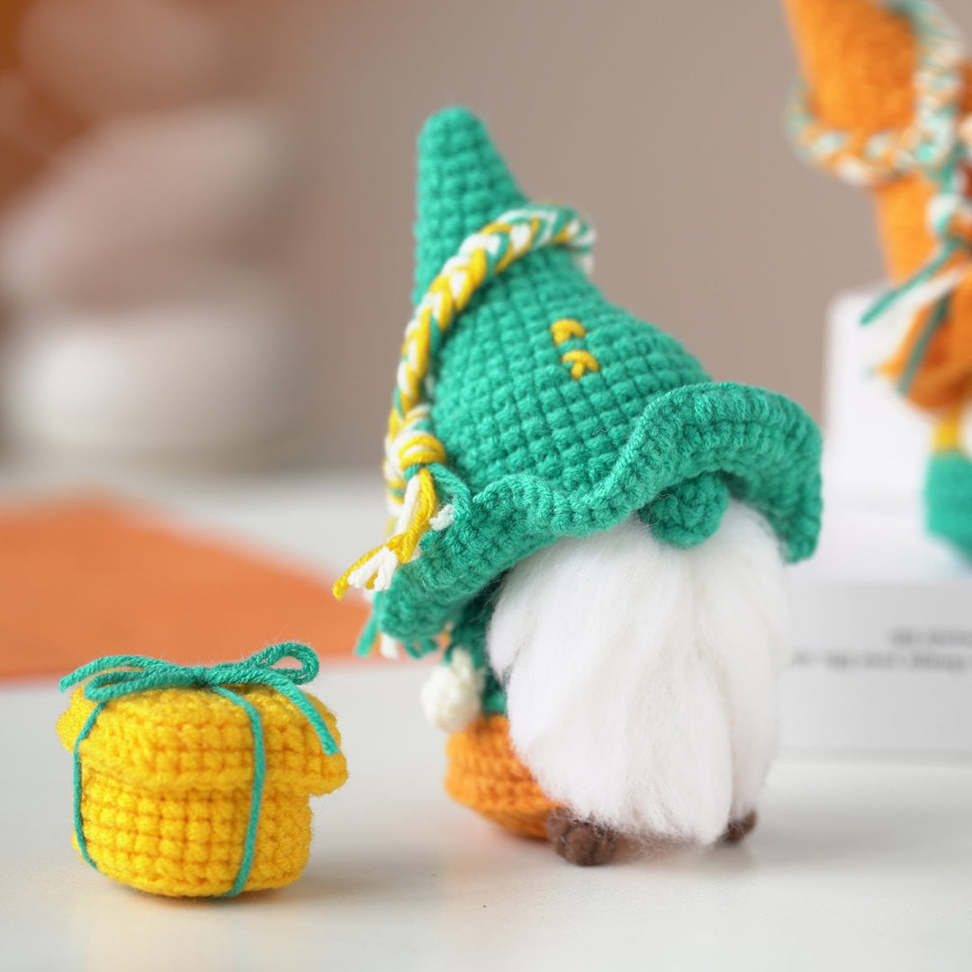 Gnomes Amigurumi DIY Crochet Kit Wizardi F07N8-M163