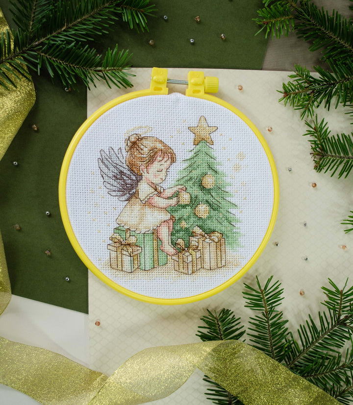 Cross-stitch kit - Little Christmas Angel AHM-091