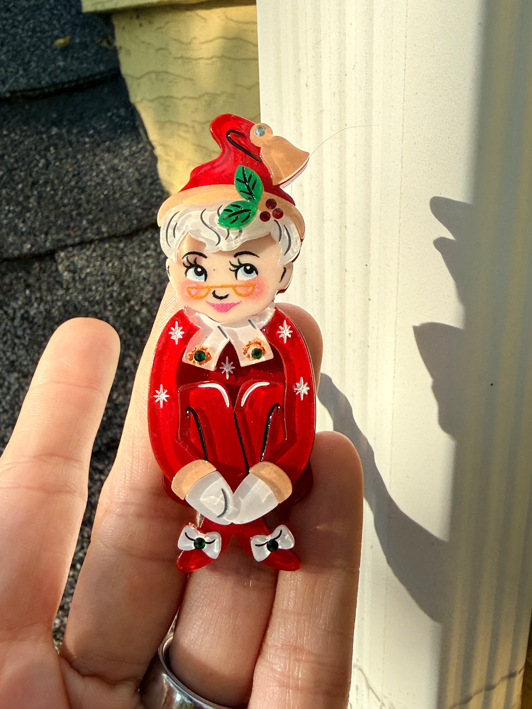 Mary Kitschmas Kneegugger Brooch by 50's Vintage Dame x Lipstick & Chrome