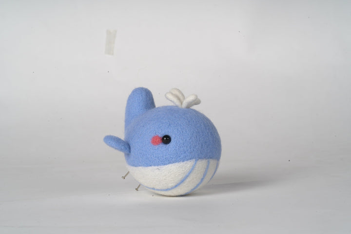 Whale Needle Felting Kit. Wizardi DIY Wool Craft Kit F07N8-538