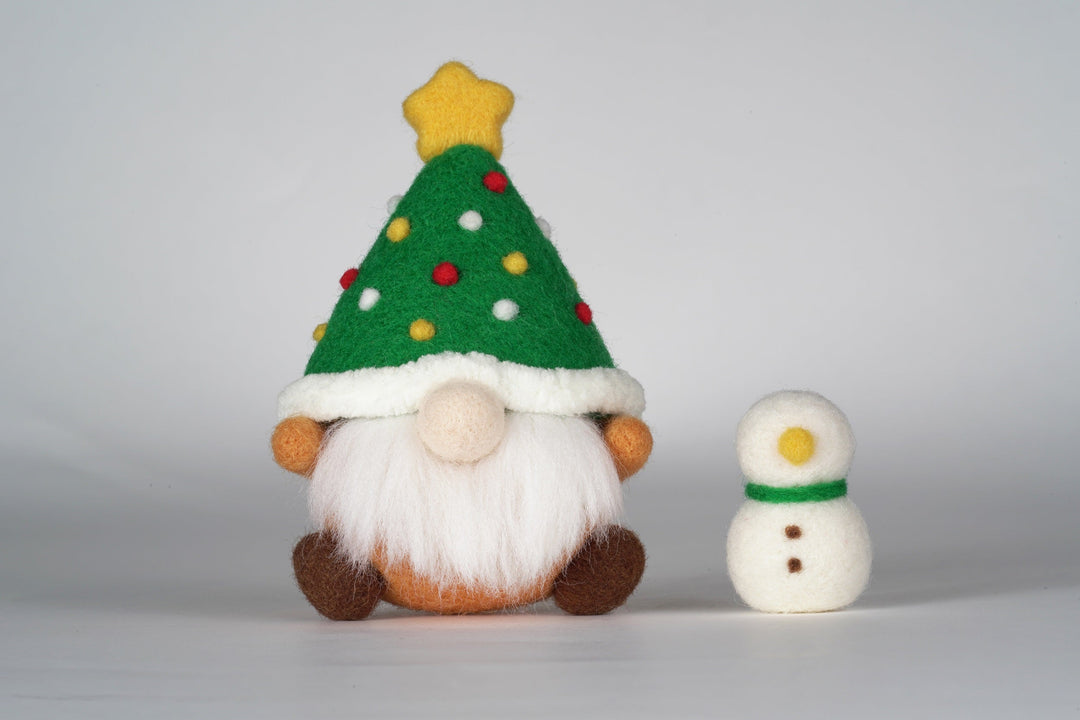Green Christmas Gnome Needle Felting Kit. Wizardi DIY Wool Craft Kit F07N8-490