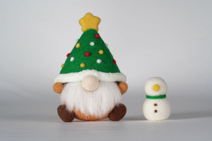 Green Christmas Gnome Needle Felting Kit. Wizardi DIY Wool Craft Kit F07N8-490