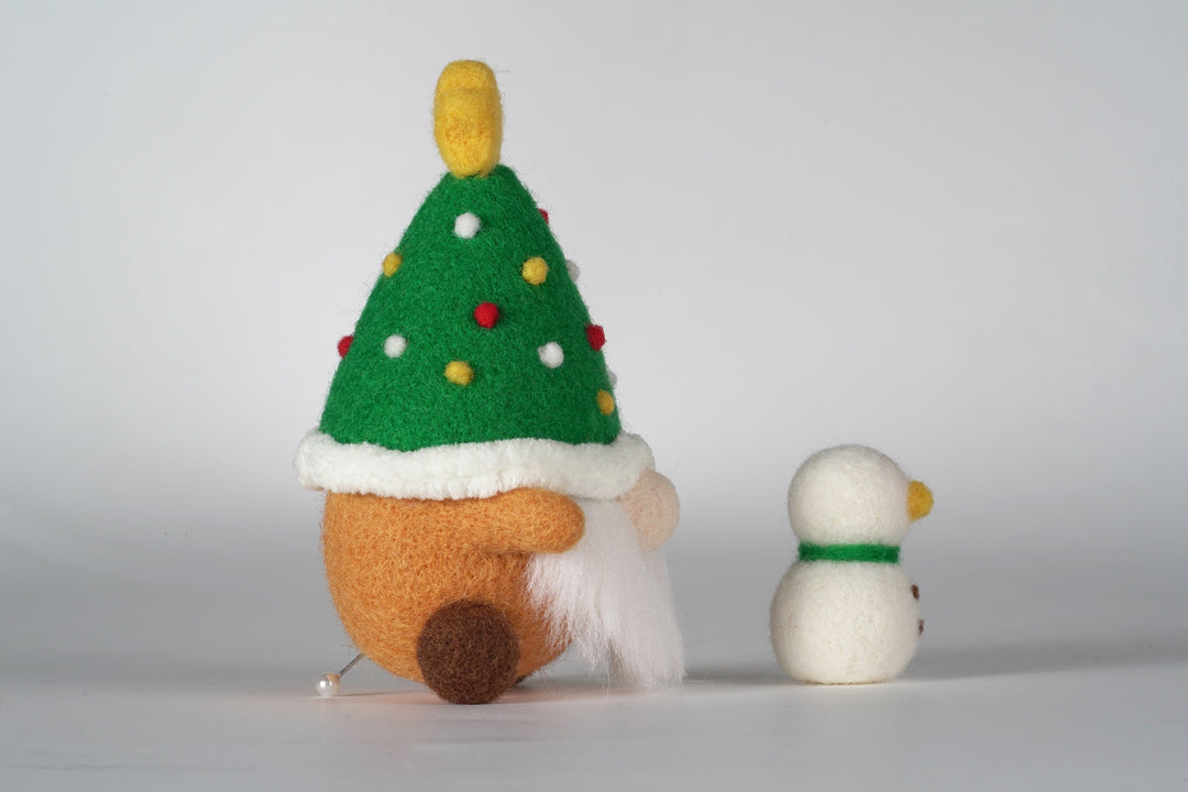 Green Christmas Gnome Needle Felting Kit. Wizardi DIY Wool Craft Kit F07N8-490