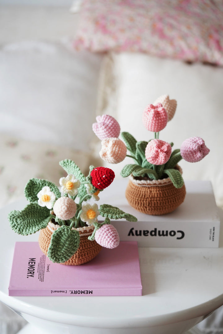 Strawberry. Potted Plant Amigurumi DIY Crochet Kit Wizardi F07N8-M32