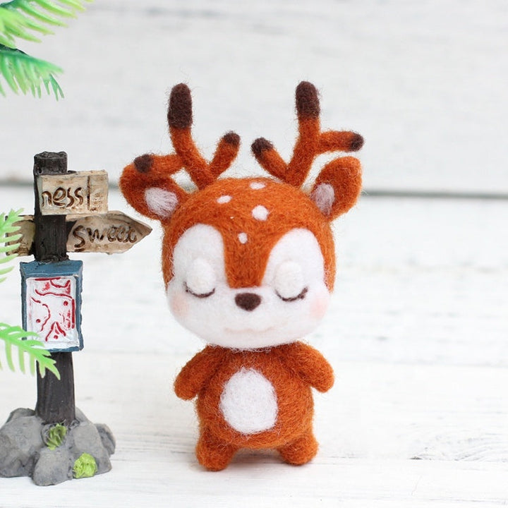 Deer Needle Felting Kit. Wizardi DIY Wool Craft Kit F07N8-W2