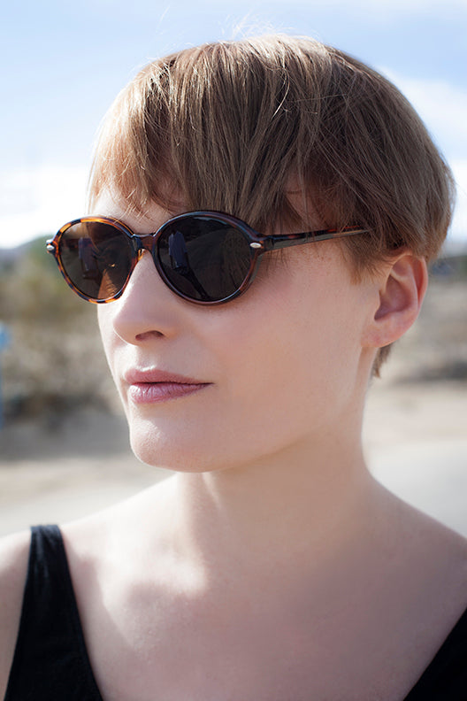 Women's Large Oval Glamour Vintage Sunglass - Alma