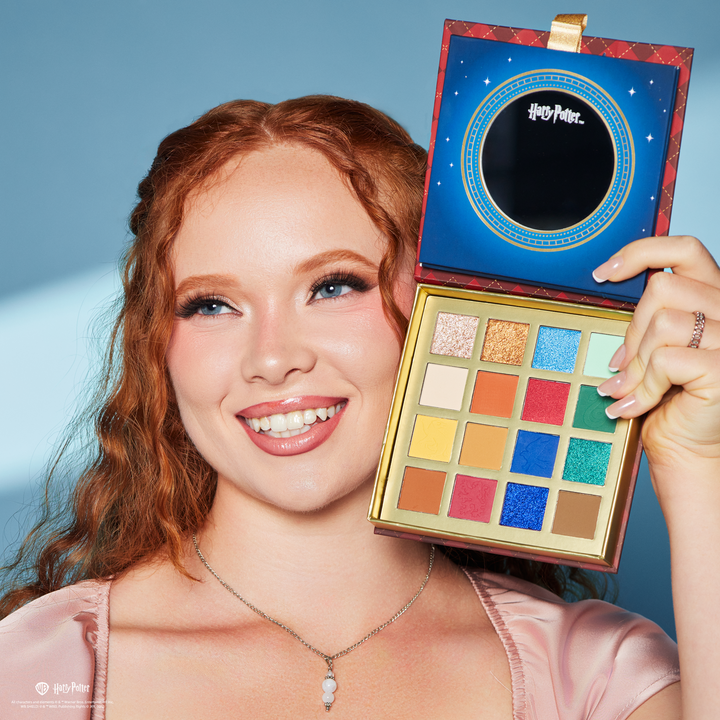 Harry Potter Holiday | Hogwarts™ 16 Shade Palette