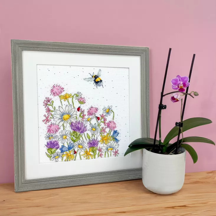 Spreading Sunshine XHD144 Counted Cross Stitch Kit