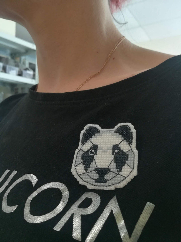 Badge-panda 1092 Plastic Canvas Counted Cross Stitch Kit