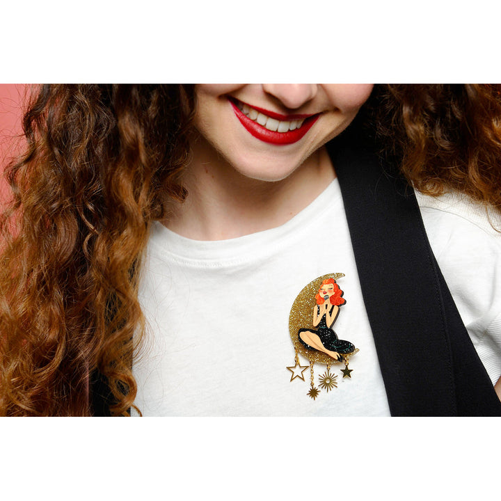 Singer sitting on the Moon Brooch by Laliblue 4