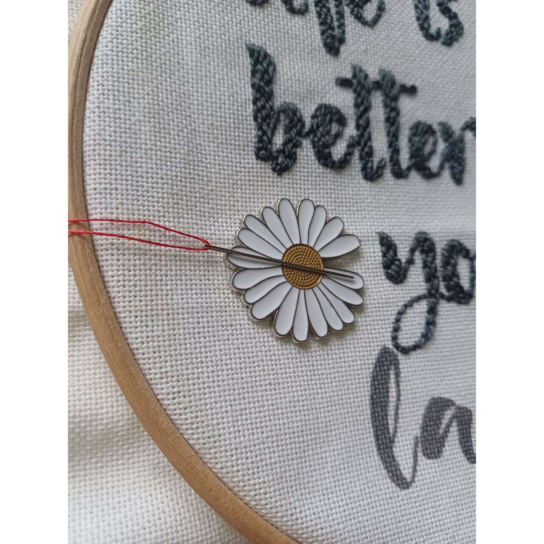 Chamomile Magnetic Needle Minder F07M10-4 Chamomile