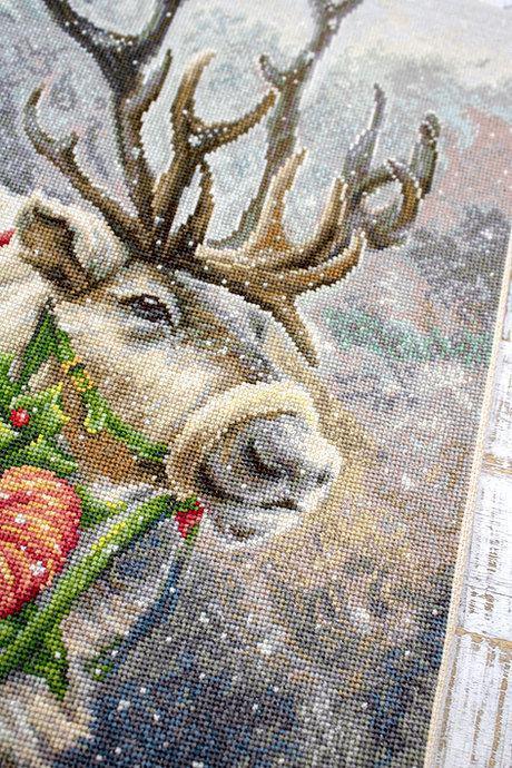 Christmas Deer B598L Counted Cross-Stitch Kit