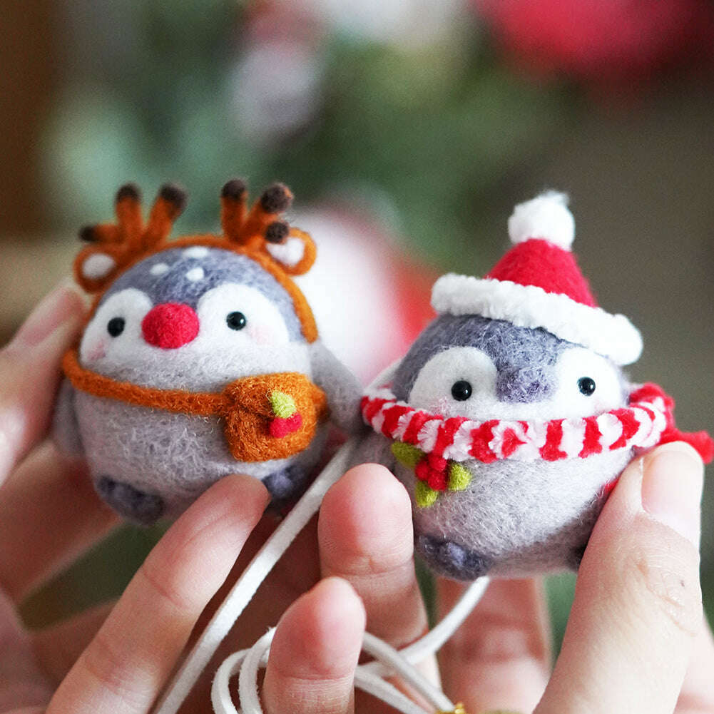 Christmas Penguin Needle Felting Kit. Wizardi DIY Wool Craft Kit F07N8-W116