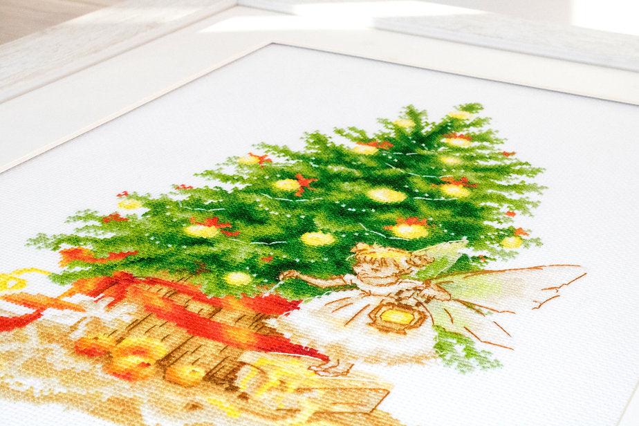 Christmas Tree B1117L Counted Cross-Stitch Kit