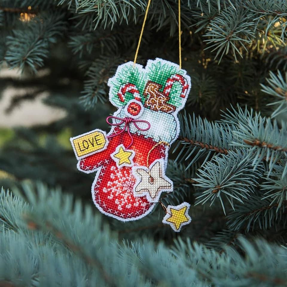 Christmas tree toy. Plastic Canvas Cross-stitch kit T-03C