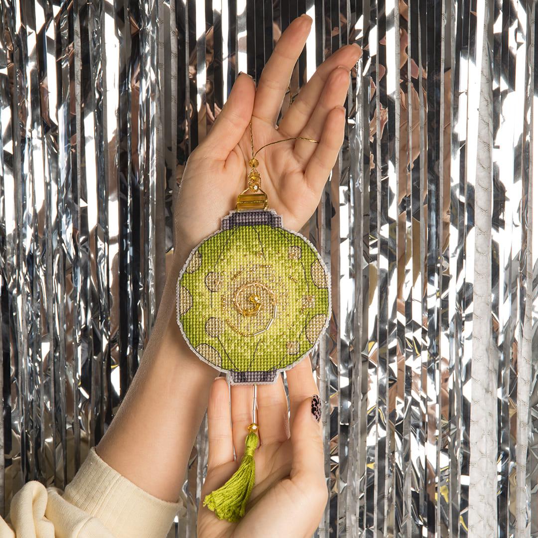 Christmas tree toy. Plastic Canvas Cross-stitch kit T-23C "Colorful lanterns"