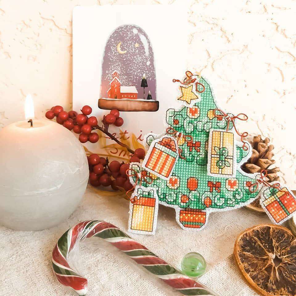 Christmas tree toy. Plastic Canvas Cross-stitch kit T-05C