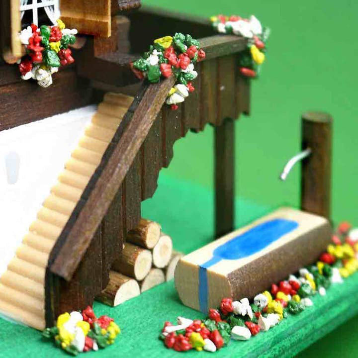 Classic Brienz Chalet in Amber by Kit Cat Klock  2