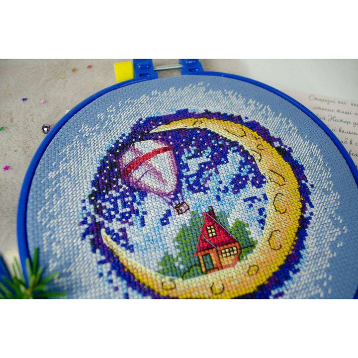 Counted Cross-stitch kit - A house on the Moon AHM-072