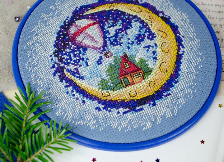Counted Cross-stitch kit - A house on the Moon AHM-072