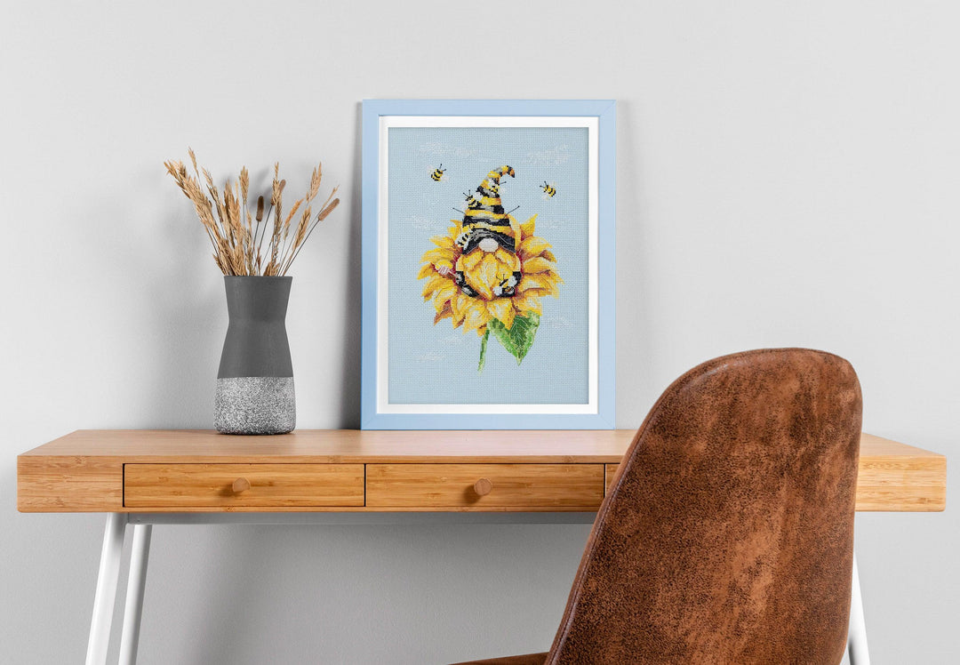 Counted Cross-stitch kit - Beekeeper AH-184