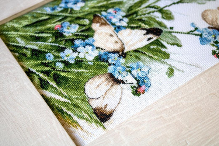 Counted Cross Stitch Kit Butterflies and bluebird flowers Leti939