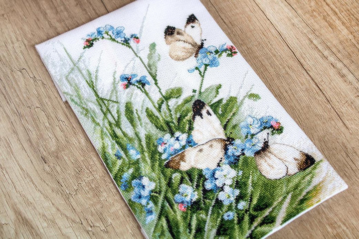 Counted Cross Stitch Kit Butterflies and bluebird flowers Leti939
