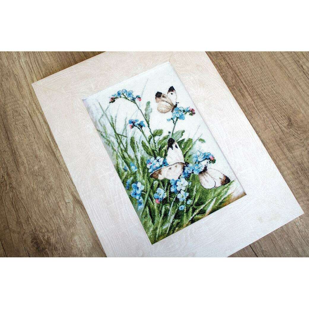Counted Cross Stitch Kit Butterflies and bluebird flowers Leti939