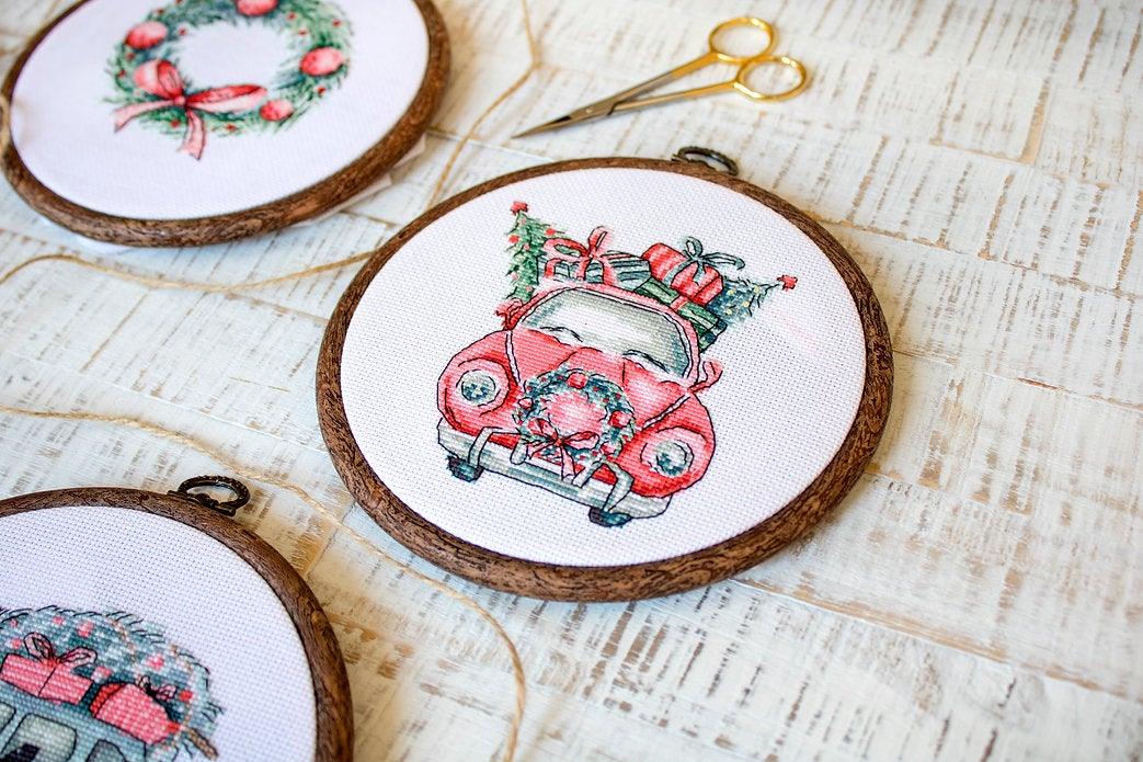 Counted Cross Stitch Kit Christmas Retro Cars / Kit of 5 Leti965