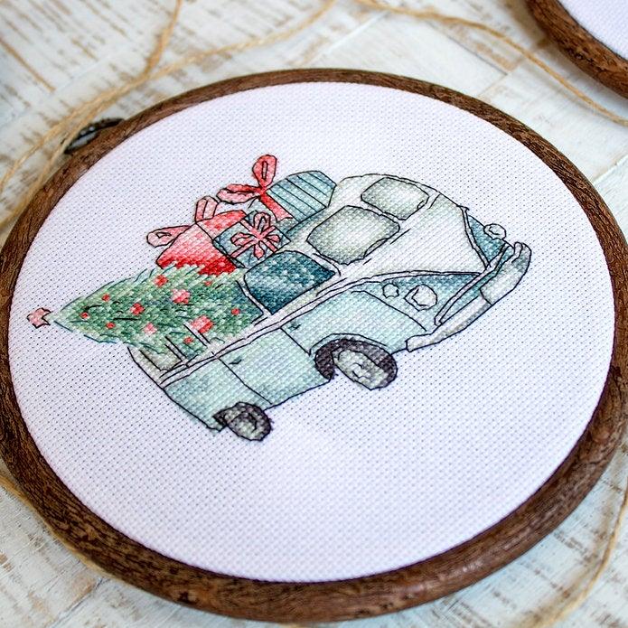 Counted Cross Stitch Kit Christmas Retro Cars / Kit of 5 Leti965