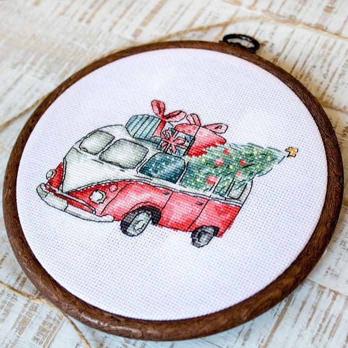 Counted Cross Stitch Kit Christmas Retro Cars / Kit of 5 Leti965