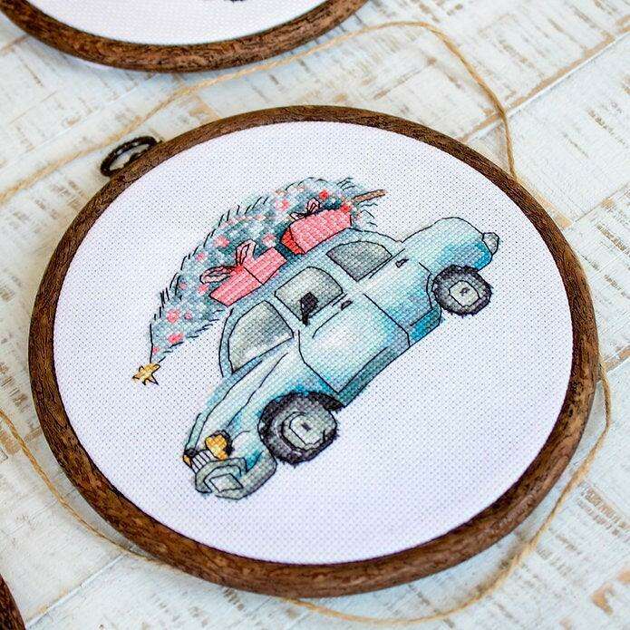 Counted Cross Stitch Kit Christmas Retro Cars / Kit of 5 Leti965