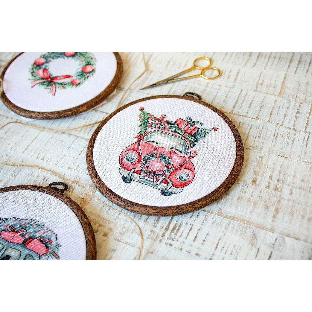 Counted Cross Stitch Kit Christmas Retro Cars / Kit of 5 Leti965