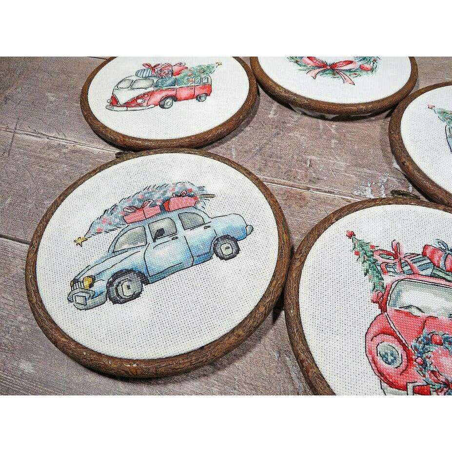 Counted Cross Stitch Kit Christmas Retro Cars / Kit of 5 Leti965