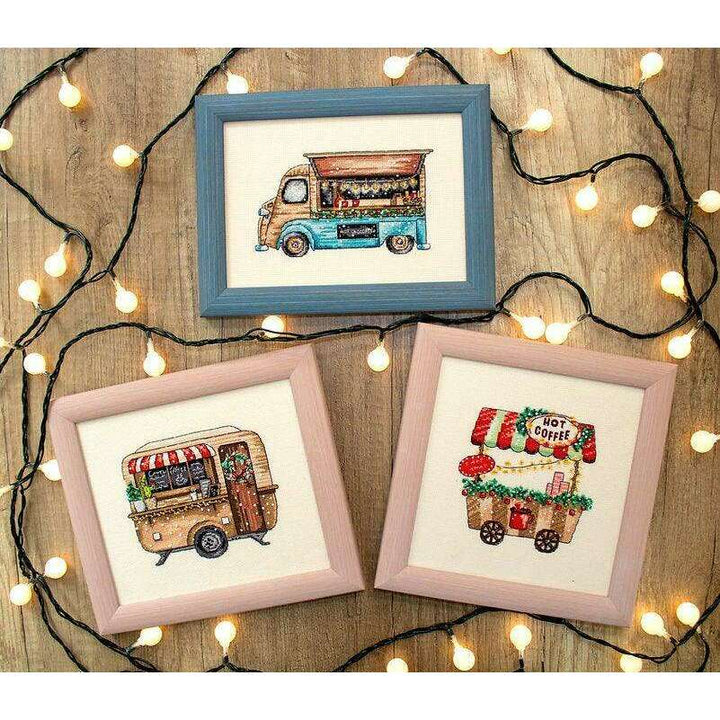 Counted Cross Stitch Kit Happy Holidays L8001