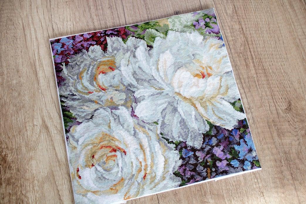 Counted Cross Stitch Kit White Roses Leti930