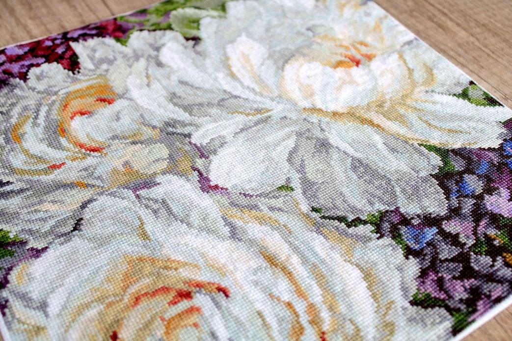 Counted Cross Stitch Kit White Roses Leti930