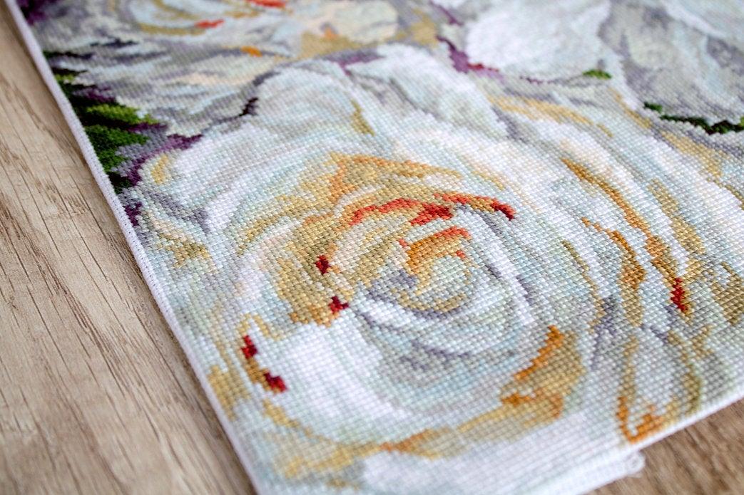 Counted Cross Stitch Kit White Roses Leti930