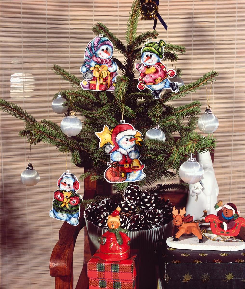 Counted cross stitch kit with plastic canvas "Snowmen" set of 4 designs 7609