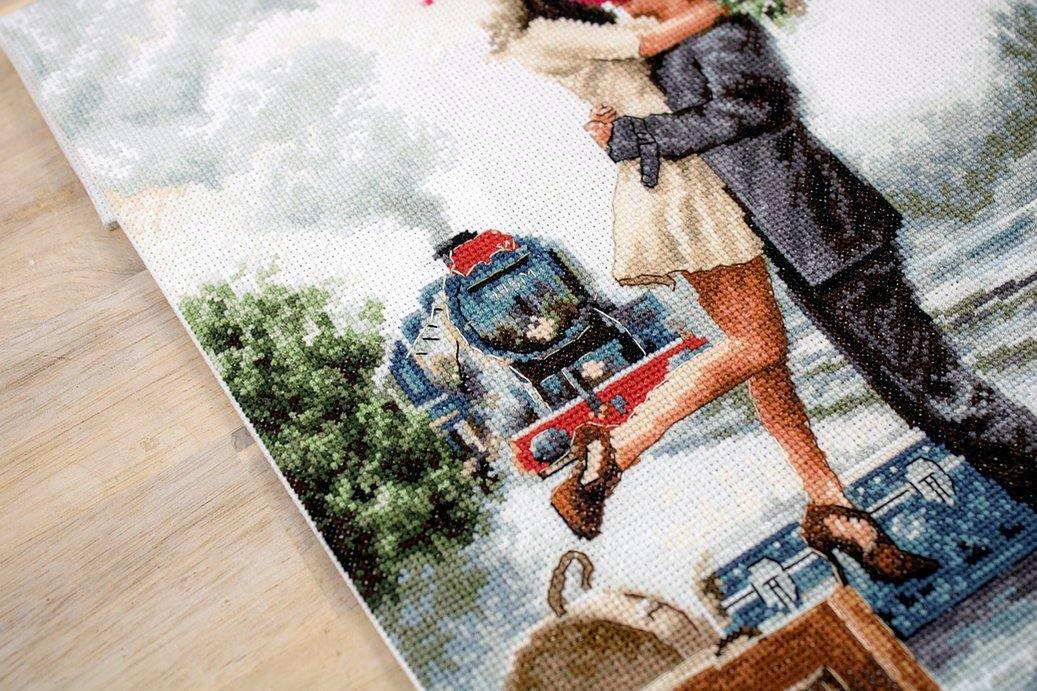 Couple on train station B2369L Counted Cross-Stitch Kit