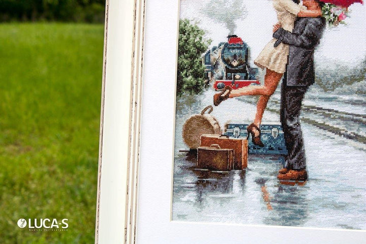 Couple on train station B2369L Counted Cross-Stitch Kit
