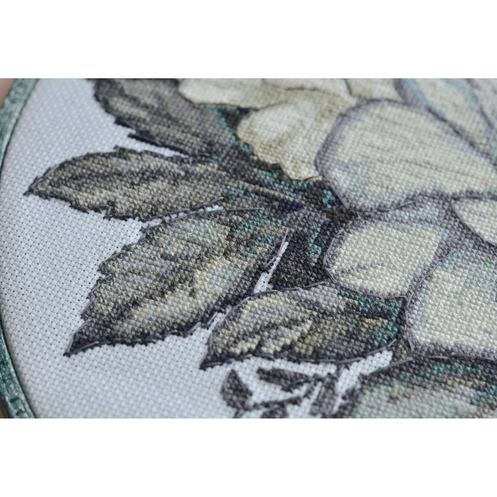 Cross-stitch kit - Cold touch AH-205